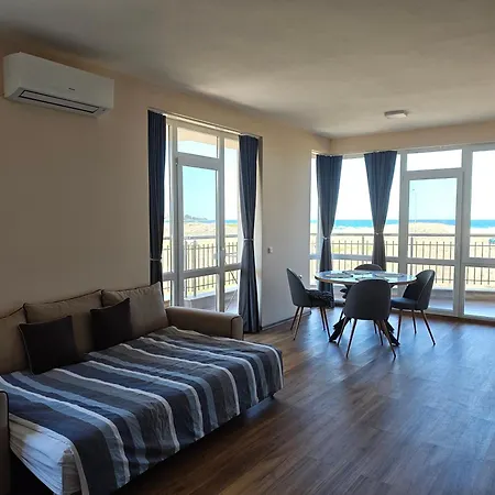 Seahome Beachfront Sea View Terrace Quiet Parking דירה *