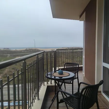 Seahome Beachfront Sea View Terrace Quiet Parking * פרימורסקו