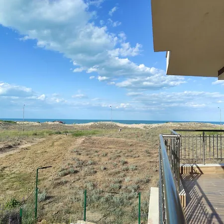 Seahome Beachfront Sea View Terrace Quiet Parking דירה *