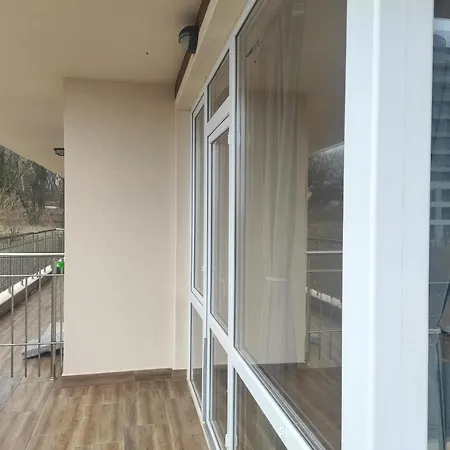 Seahome Beachfront Sea View Terrace Quiet Parking * פרימורסקו