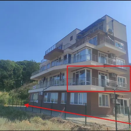 Seahome Beachfront Sea View Terrace Quiet Parking פרימורסקו